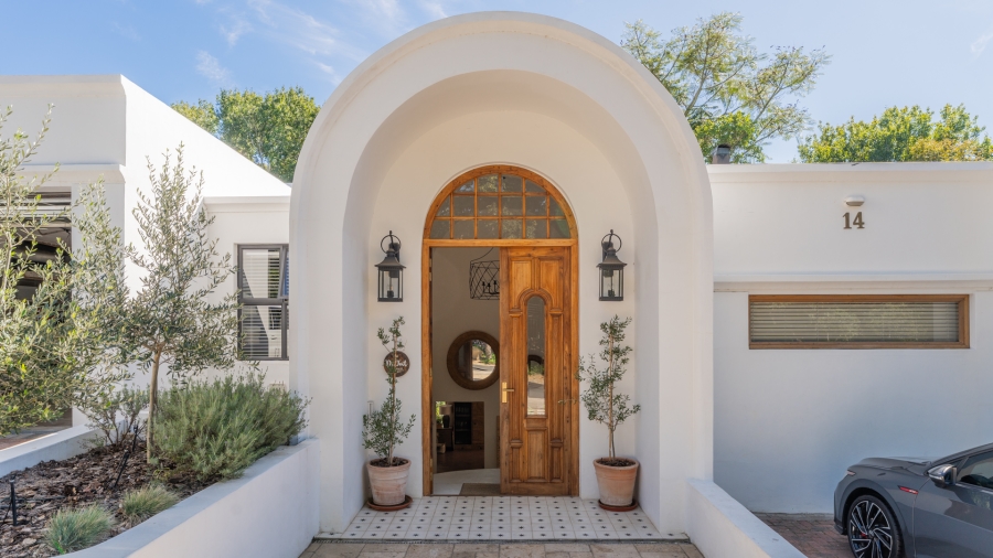 5 Bedroom Property for Sale in Lemoenkloof Western Cape